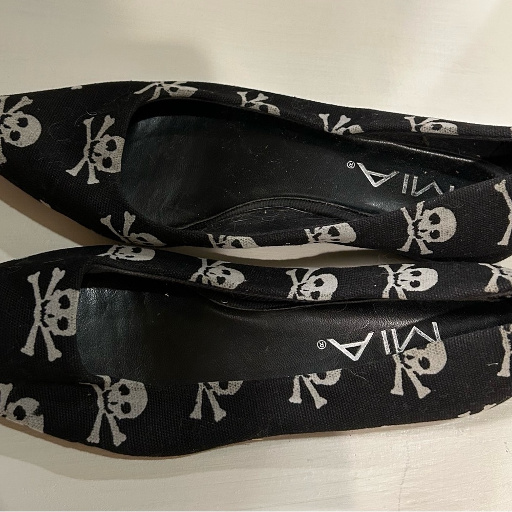 MIA Black Skull Flats